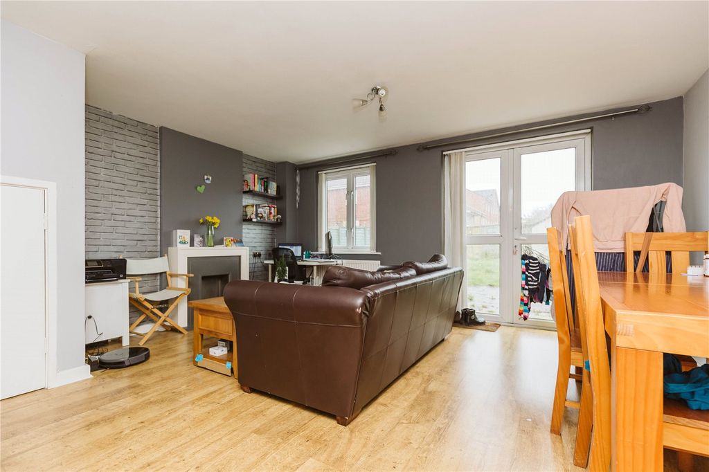 Property photo 3 of 18 Picture No. 21