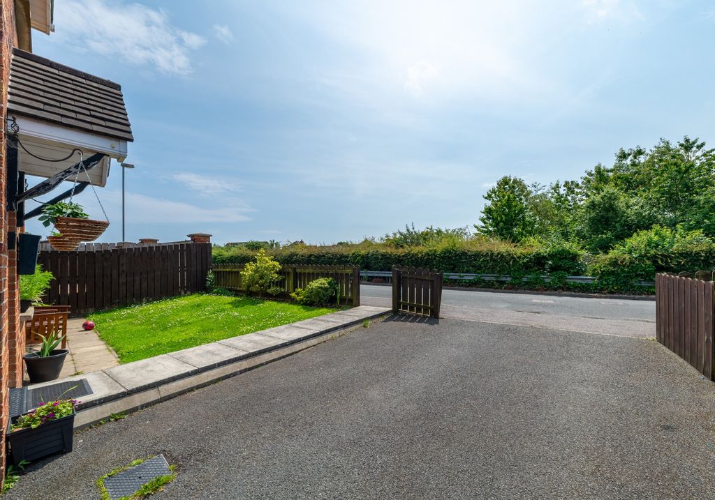 Property photo 3 of 29 007