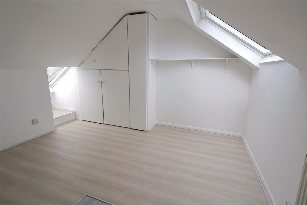 Property photo 3 of 12 Bedroom Six