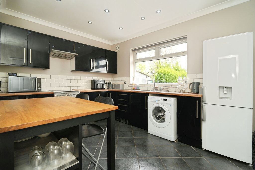 Property photo 2 of 14 Kitchen
