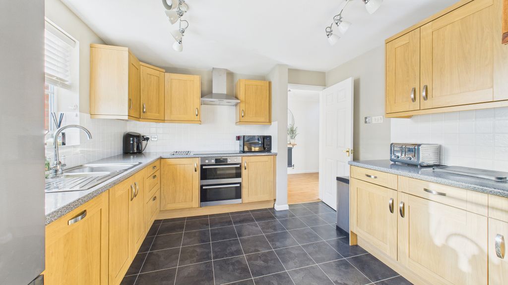 Property photo 2 of 21 Cam04968G0-Pr0080-Still008