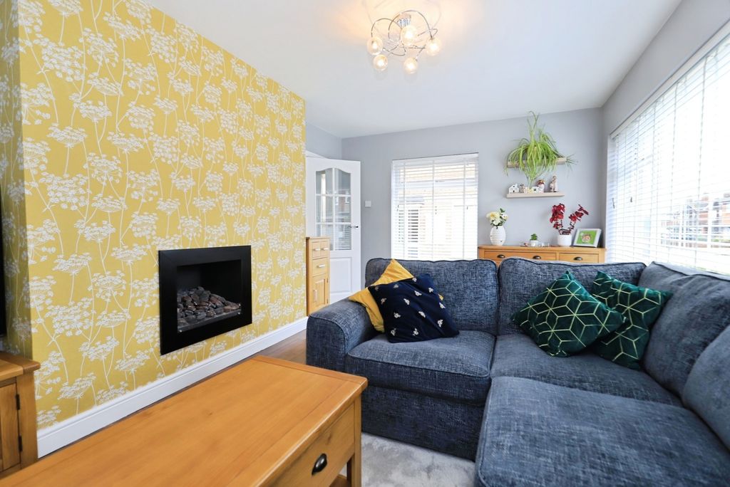 Property photo 2 of 12 Lounge