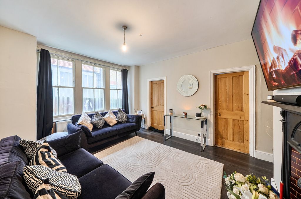 Property photo 2 of 8 1535920-8-6Adb3Db...