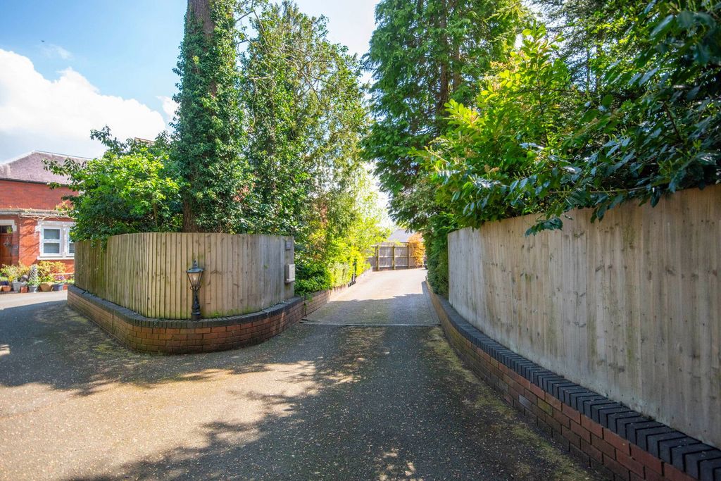 Property photo 3 of 39