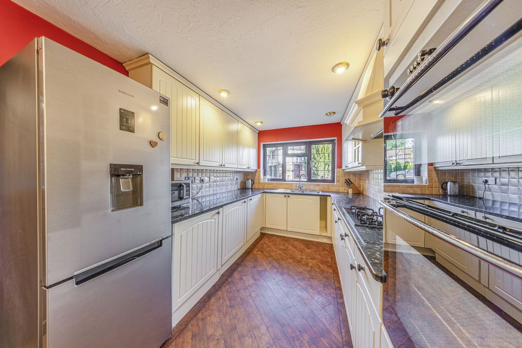 Property photo 3 of 19