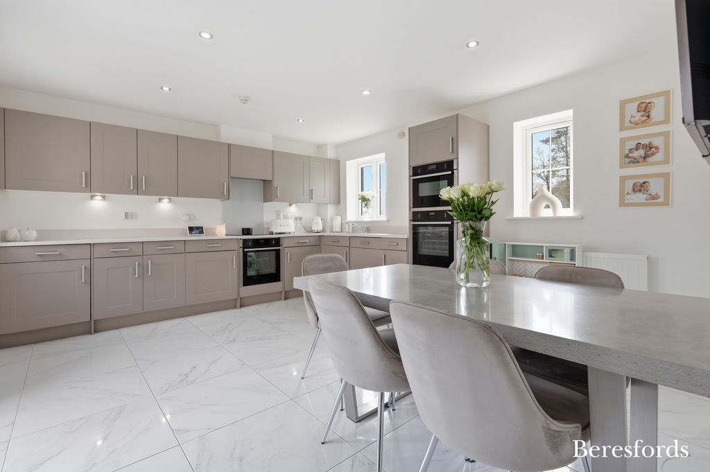 Property photo 3 of 30 Picture 3