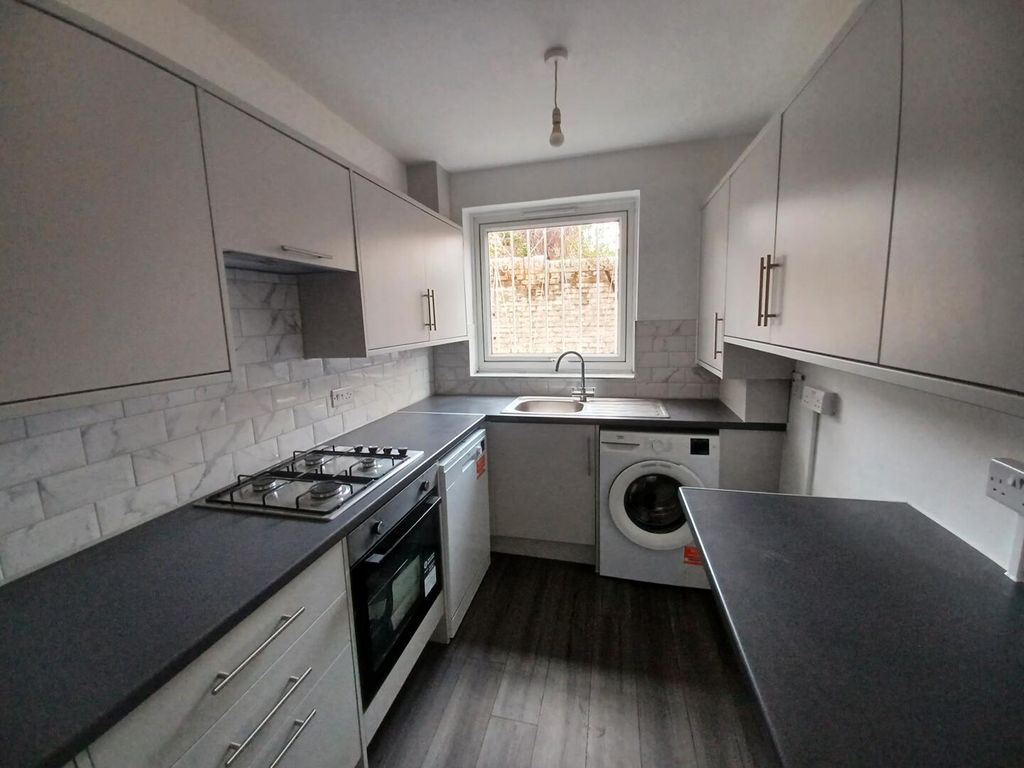 Property photo 3 of 14 Kitchen