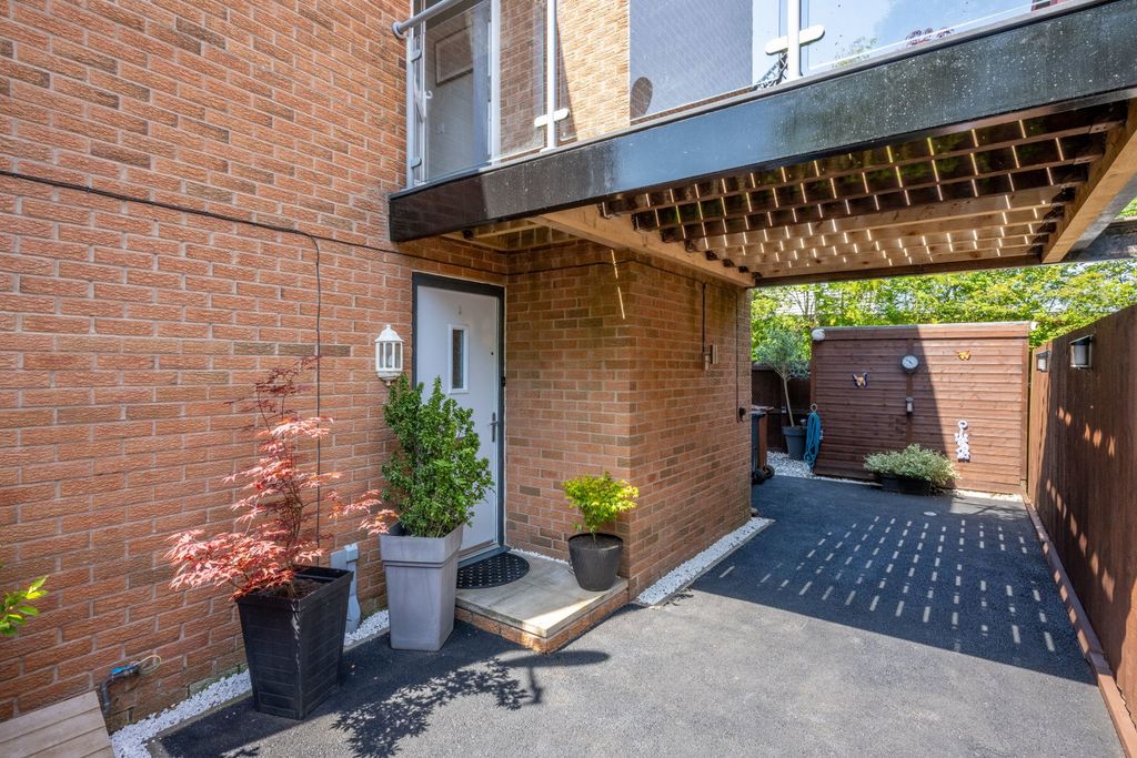 Property photo 2 of 30