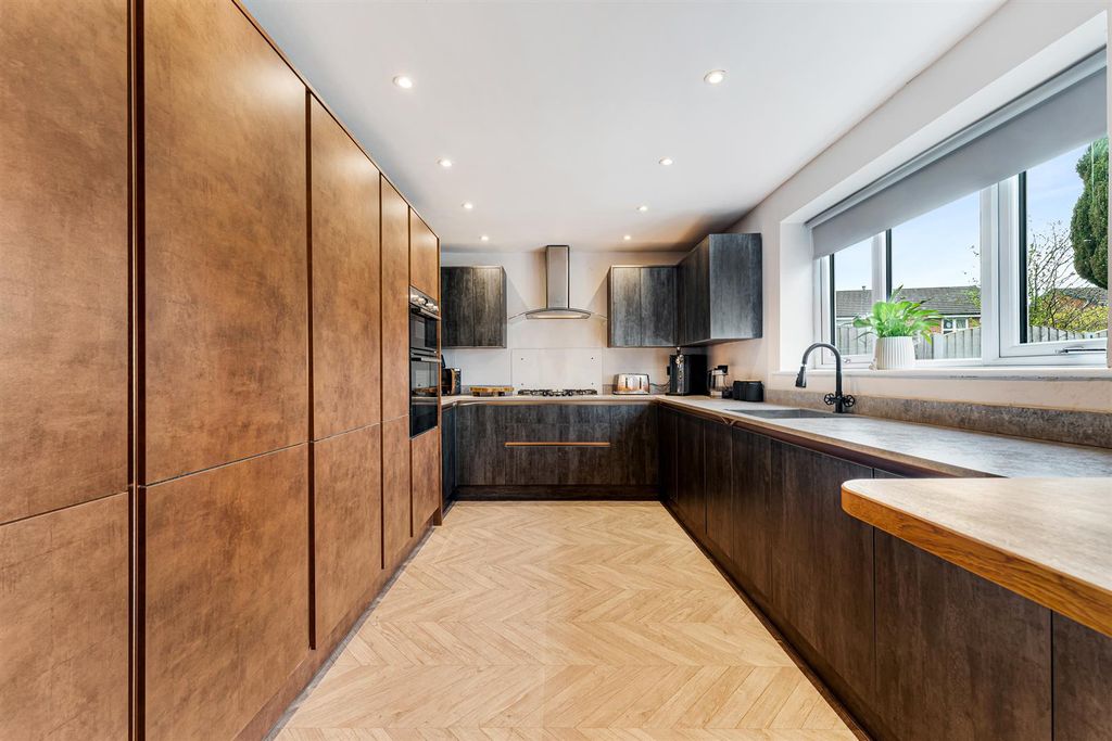 Property photo 3 of 25 4 Belvedere Close-42.Jpg