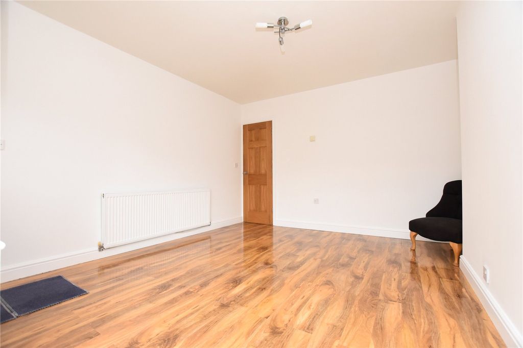 Property photo 3 of 20 Picture No. 27