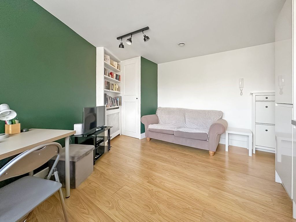 Property photo 3 of 6