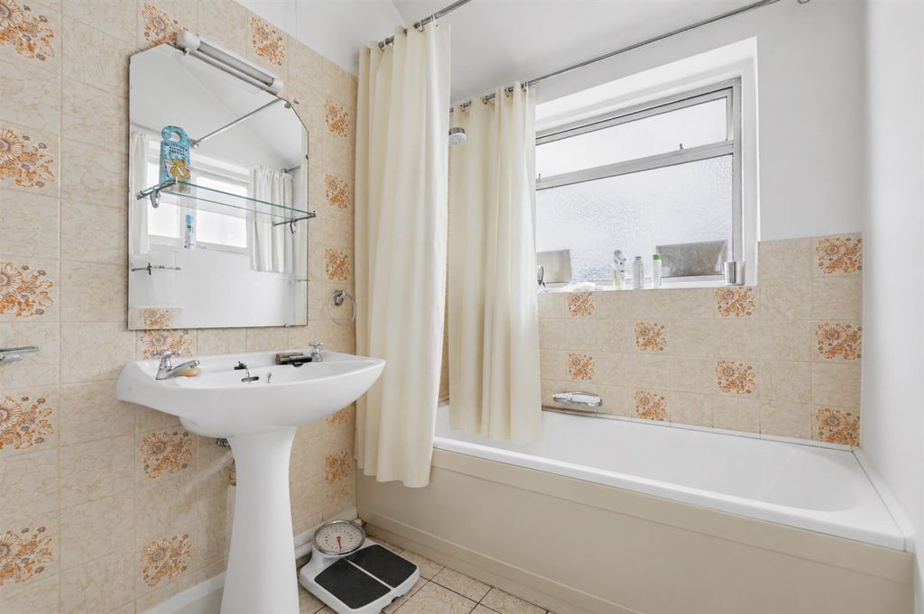 Property photo 3 of 28 Bathroom_1.Jpeg