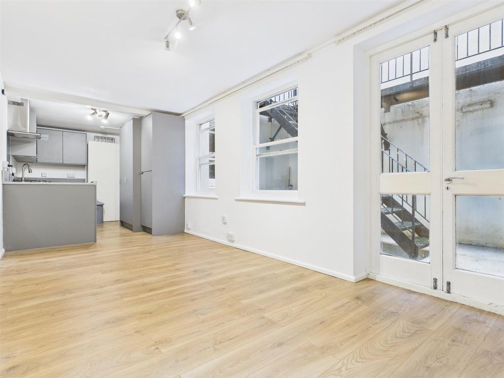 Property photo 2 of 8 Cam04311G0-Pr0062-Still010.Jpg