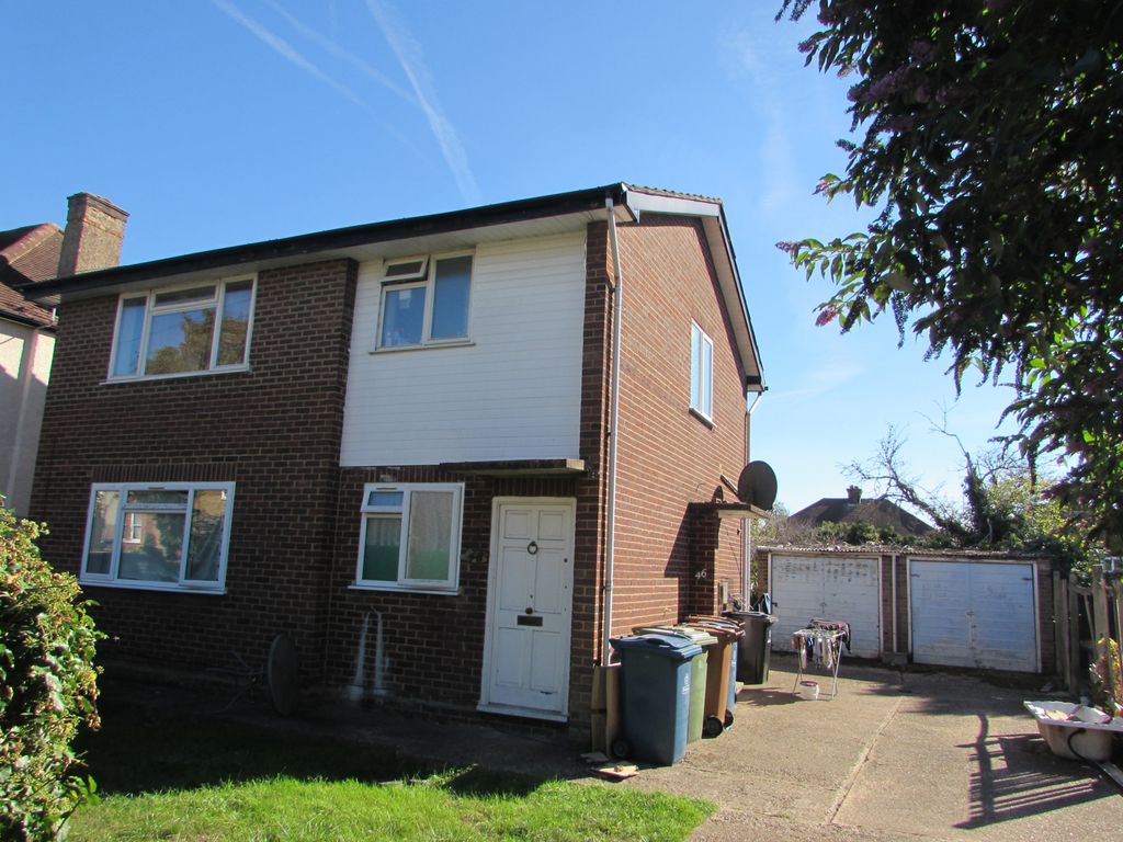 Property photo 1 of 11 College Road, Harrow Weald, Middlesex Ha3