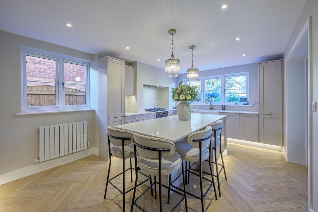 Property photo 2 of 33