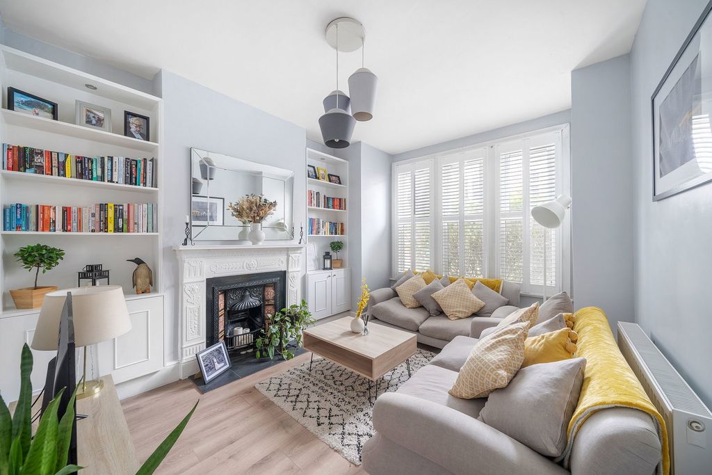 Property photo 1 of 17