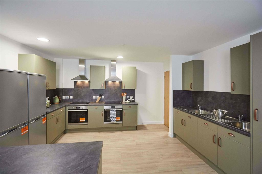 Property photo 1 of 31