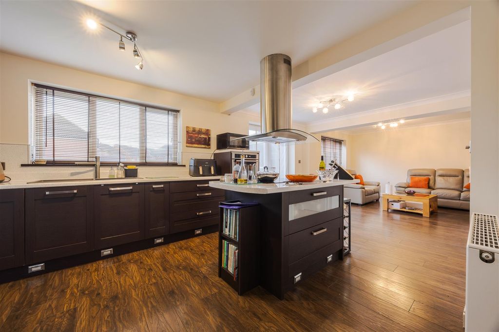 Property photo 2 of 21 Kitchen