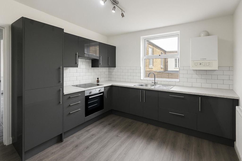 Property photo 2 of 7 Kitchen