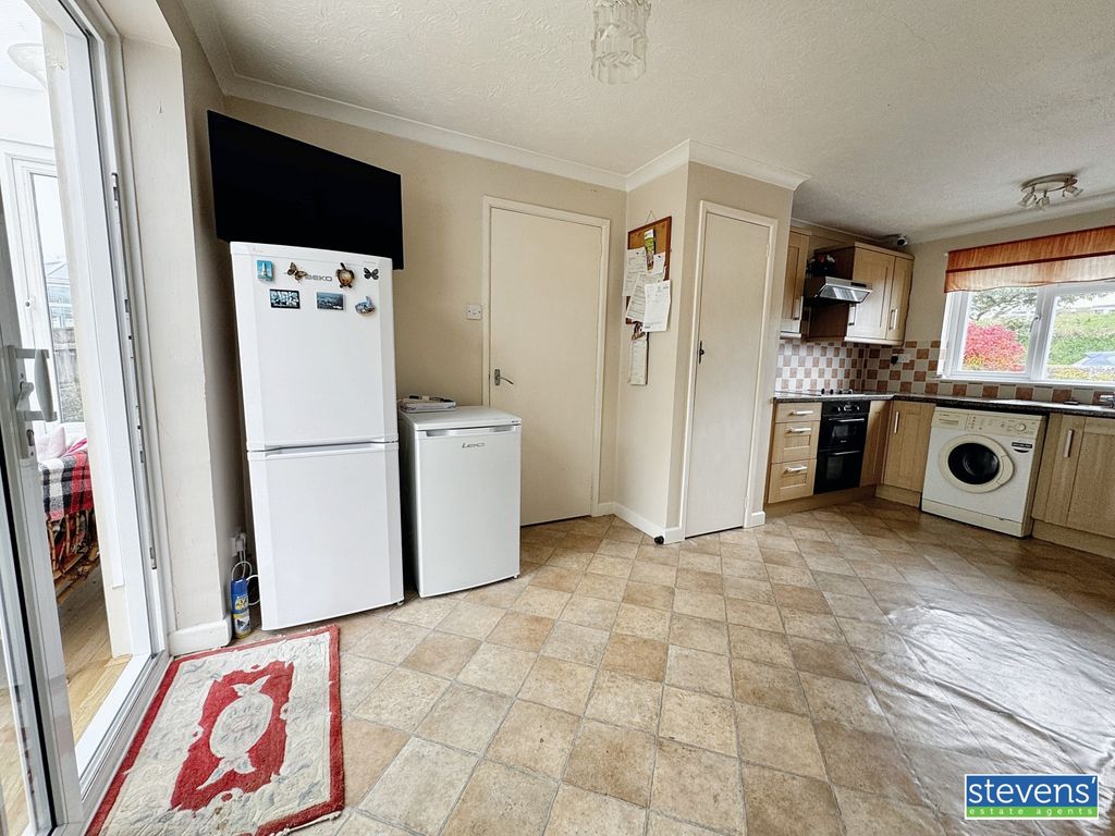 Property photo 3 of 19 Image00007