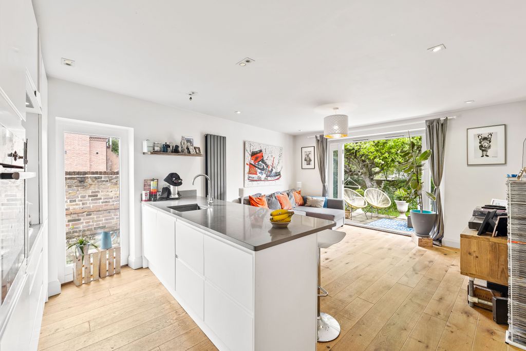 Property photo 2 of 16 Flat 1, Stone Court Less Than 3Mb-4.Jpg