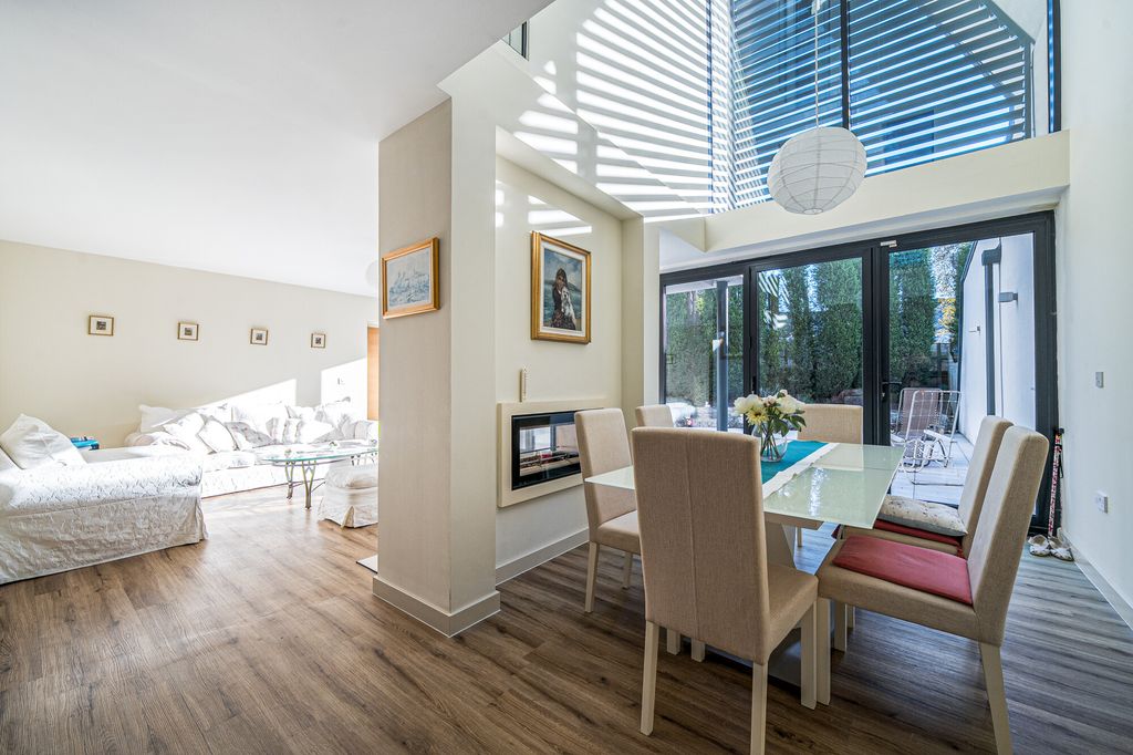 Property photo 2 of 19 Dining / Living