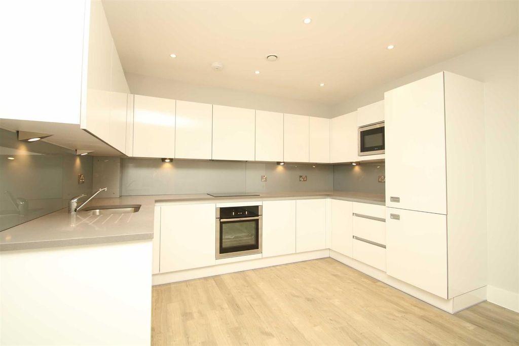 Property photo 2 of 6 Kitchen