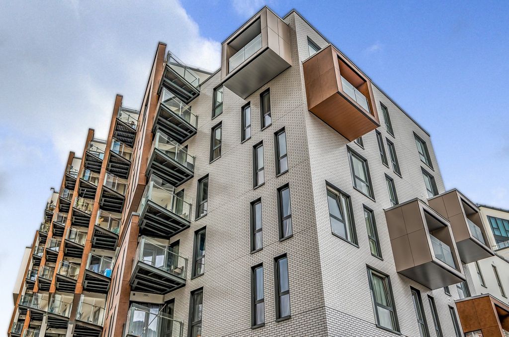 Property photo 2 of 13