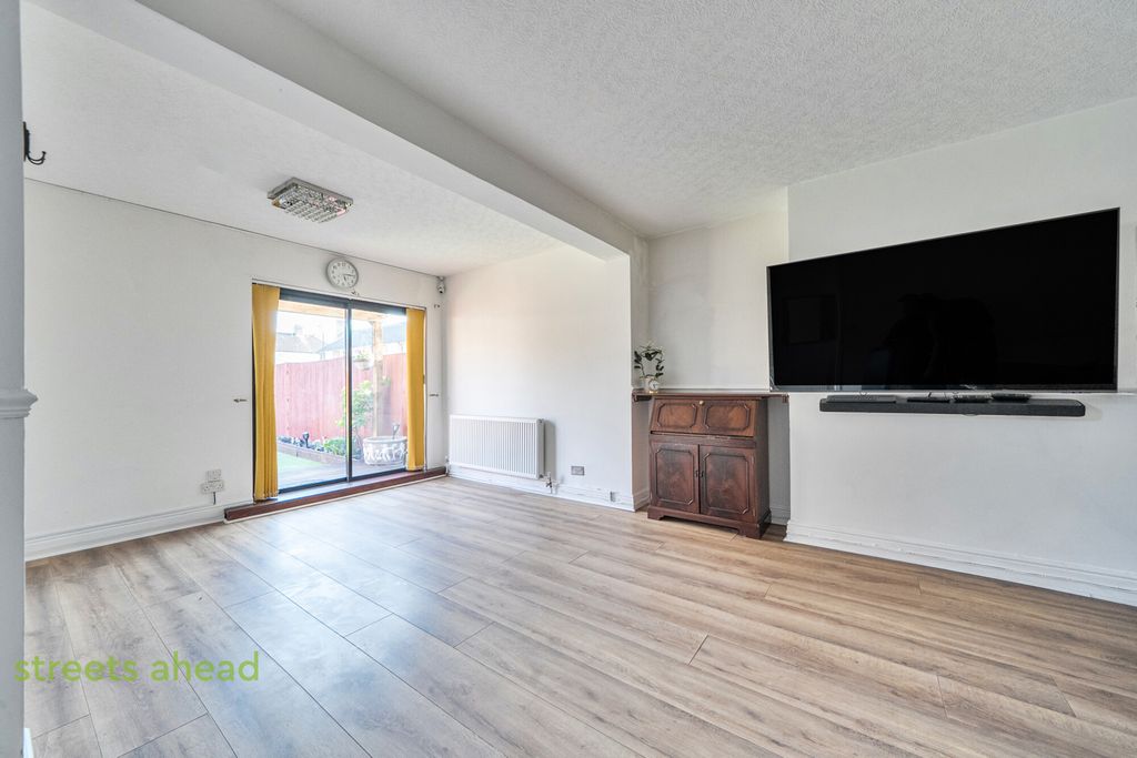 Property photo 3 of 15 6d4Edf71-Ea03-4Fd...