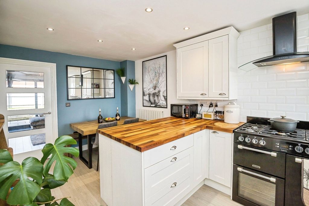 Property photo 2 of 25 Kitchen/ Dining Room