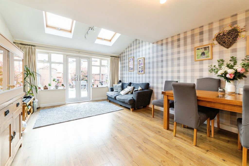 Property photo 2 of 21