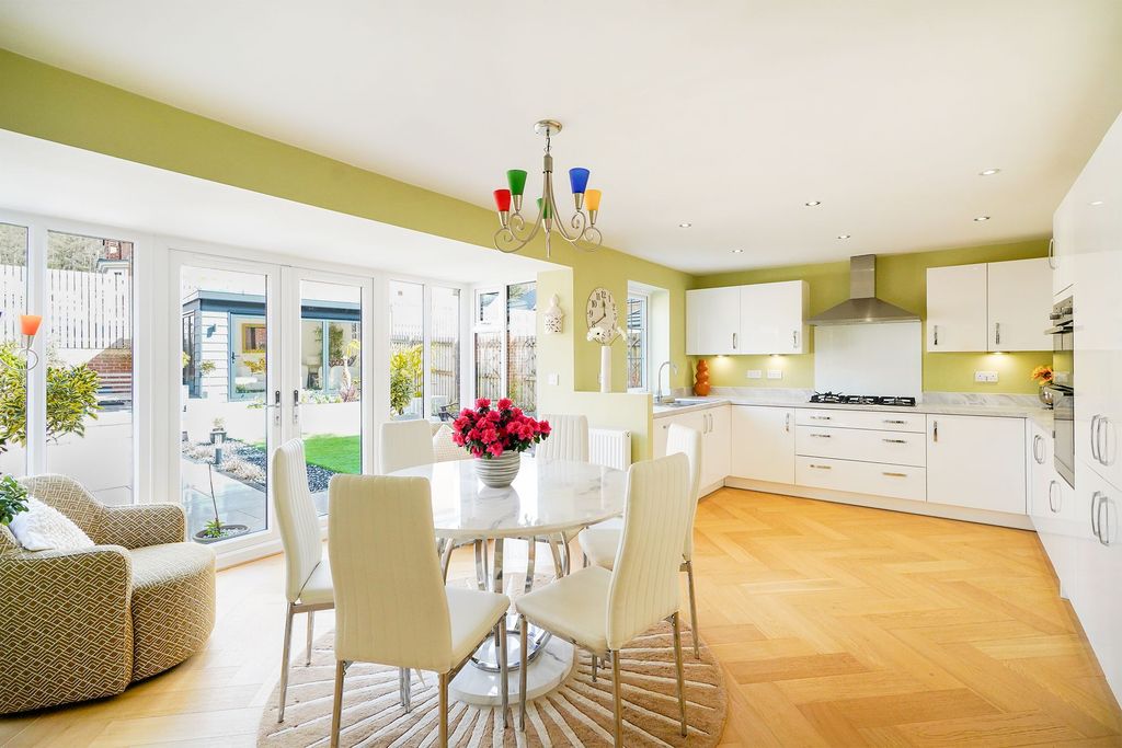 Property photo 3 of 33