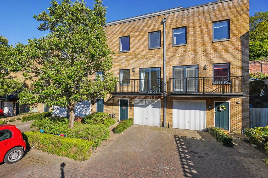 Property photo 1 of 39