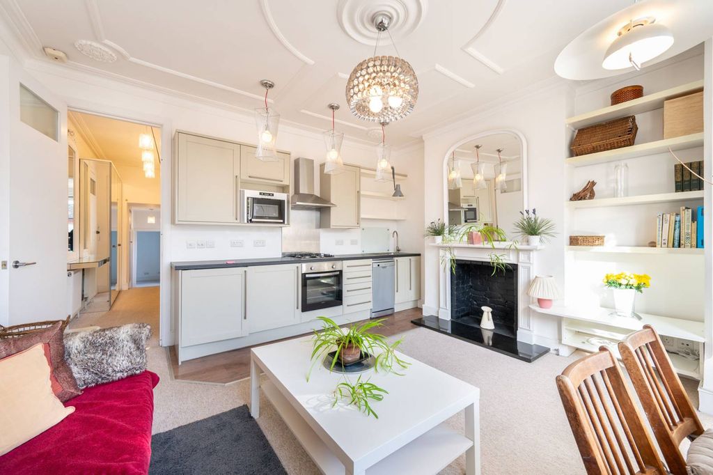 Property photo 3 of 25