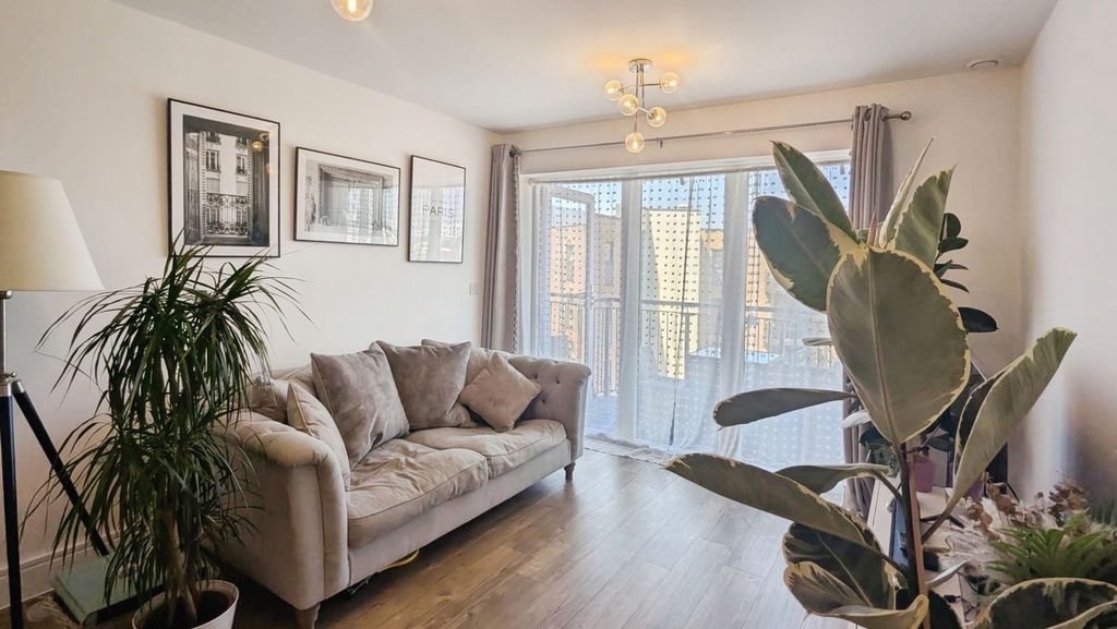Property photo 2 of 15 Pbox-Img.Jpg