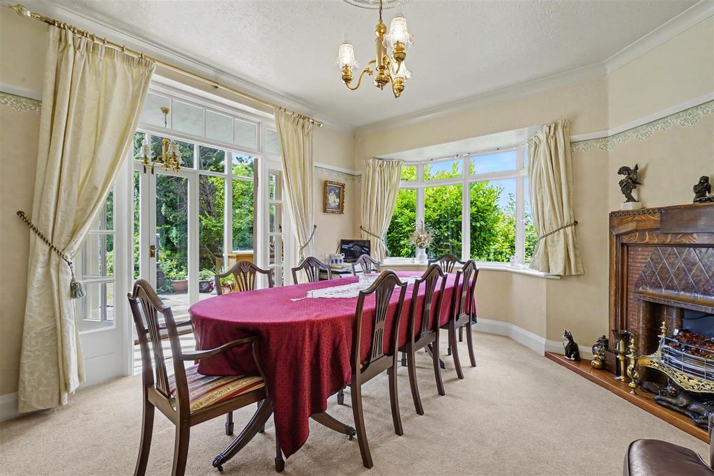 Property photo 3 of 40 Dining Room 1_1.Jpeg