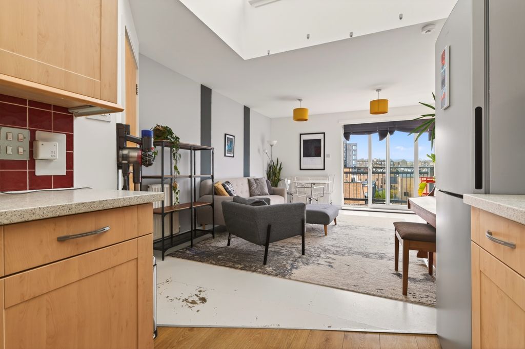 Property photo 3 of 42