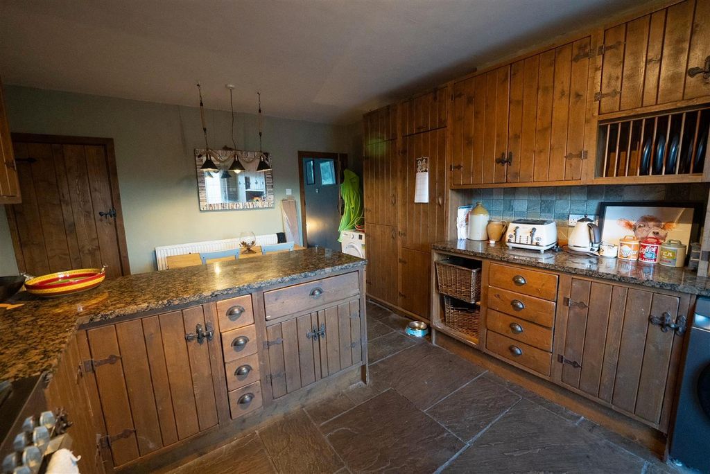 Property photo 3 of 17 Kitchen