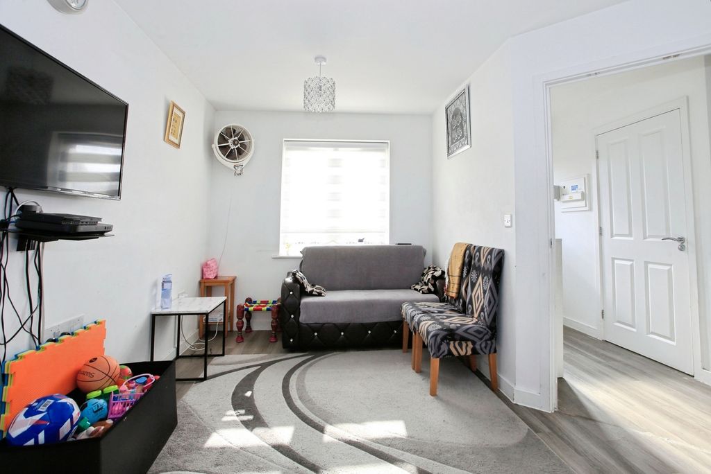 Property photo 3 of 17 Pbox-Img.Jpg