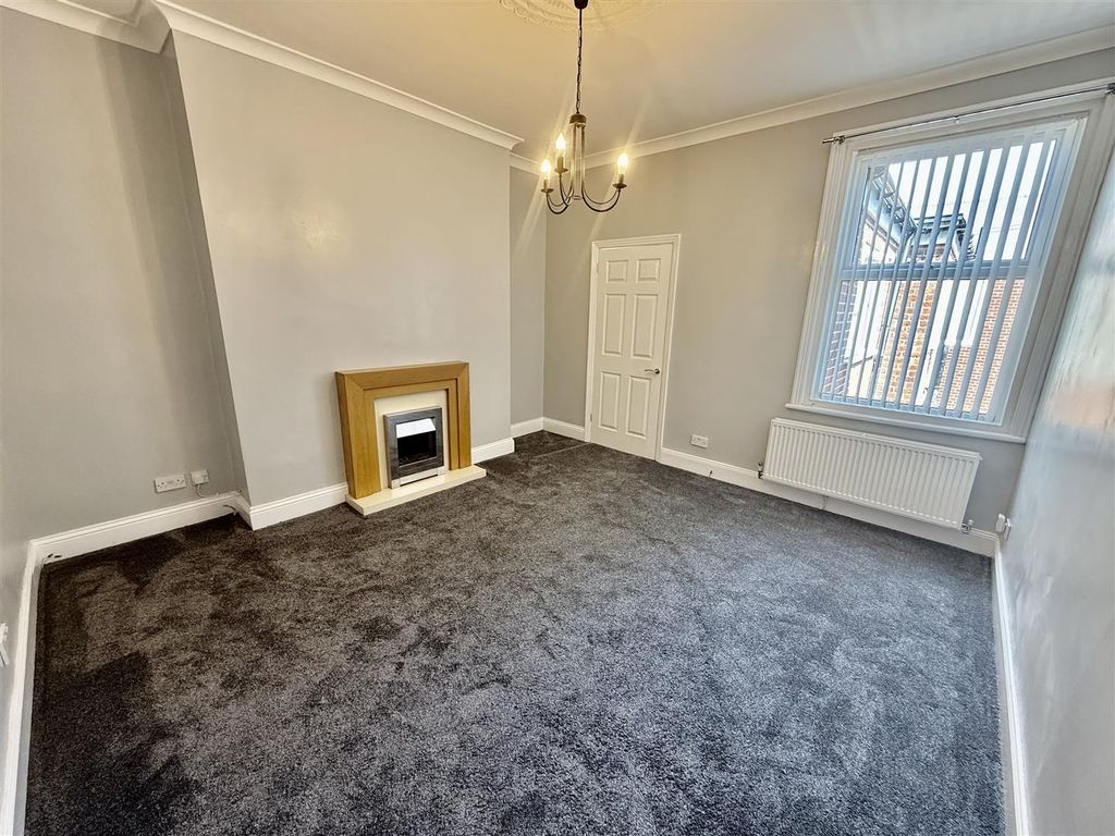Property photo 2 of 10 Lounge