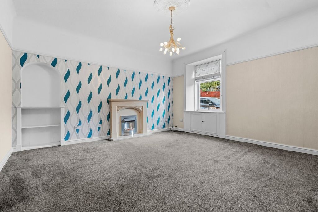 Property photo 2 of 23