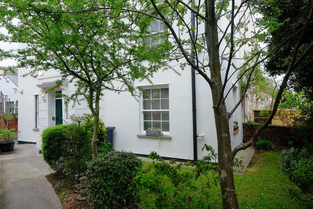Property photo 1 of 7 Bath B 1 .Jpg