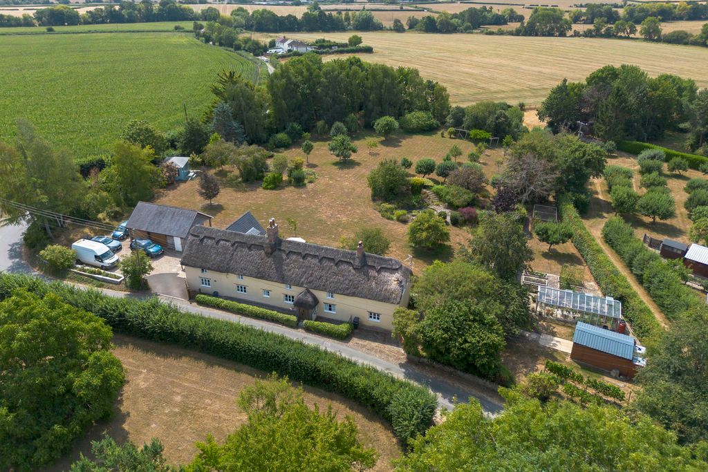 Property photo 2 of 47 Front Aerial