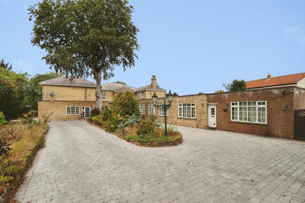 Property photo 1 of 45