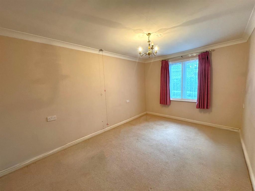 Property photo 2 of 6 Bedroom 2.Jpg