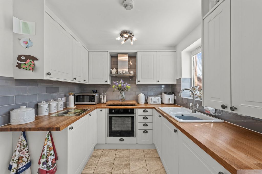 Property photo 3 of 31