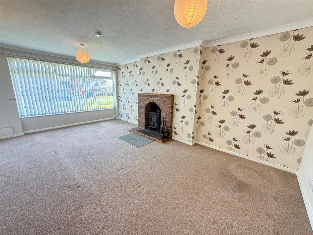 Property photo 2 of 10 Lounge.Jpg