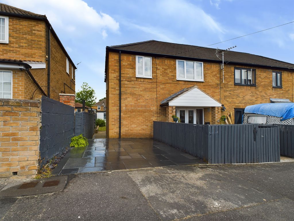 4 bed semidetached house for sale in Shakespeare Avenue, Campsall