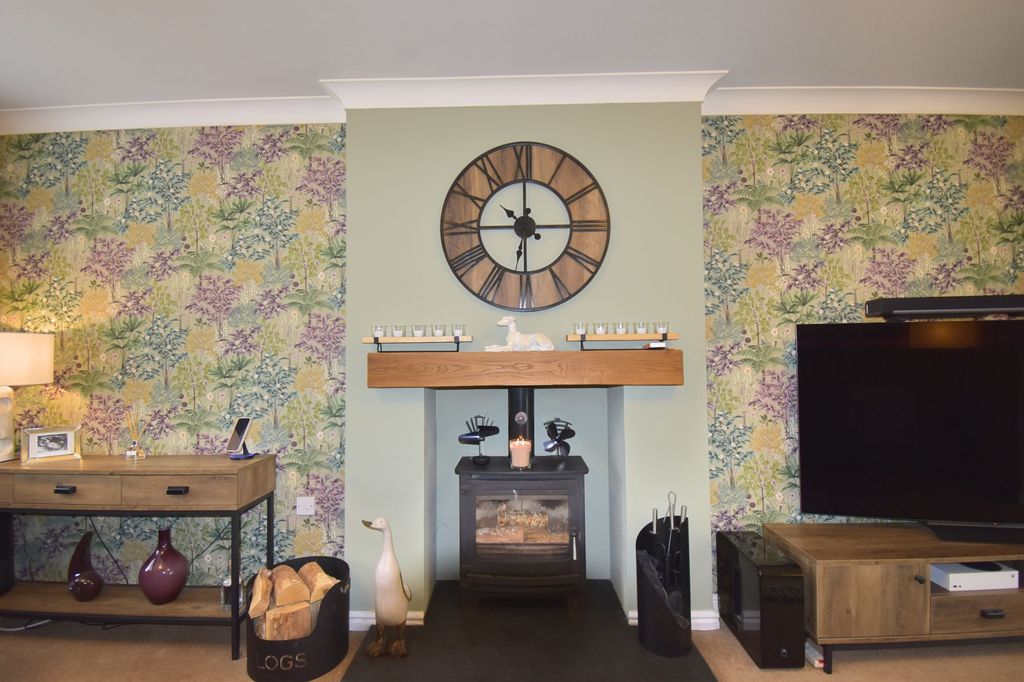 Property photo 3 of 28 Sitting Room