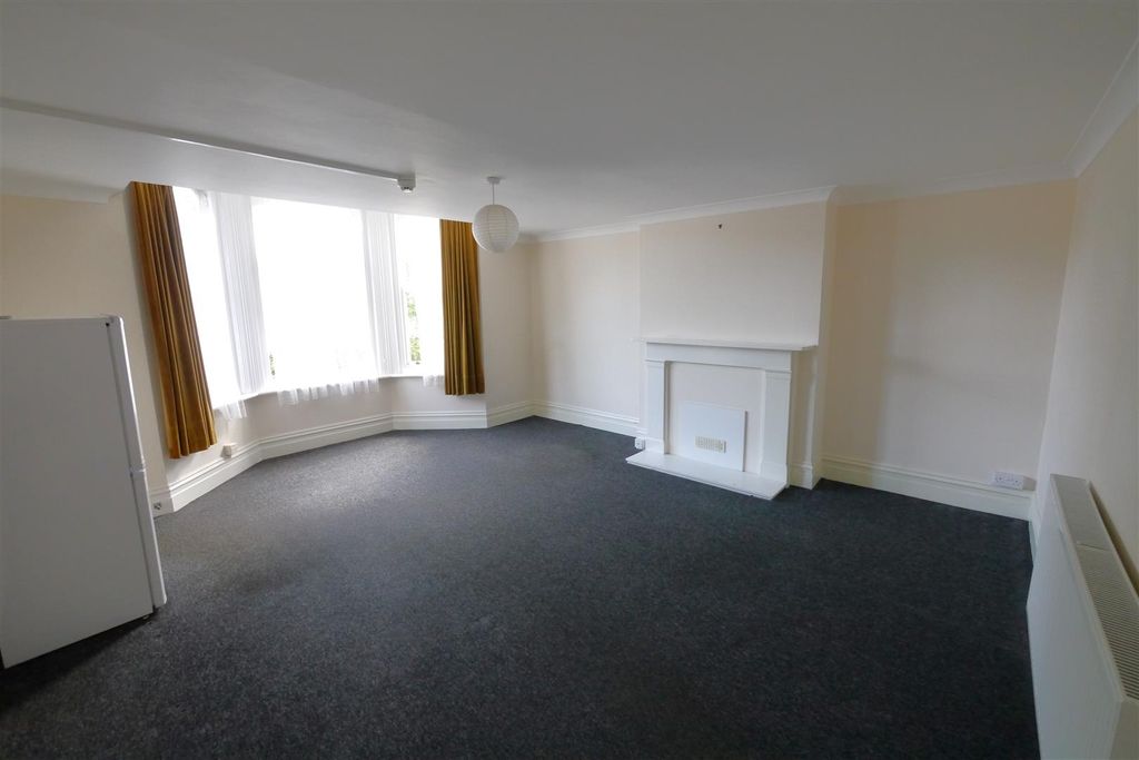 Property photo 3 of 6 Studio Room